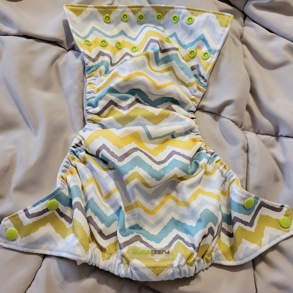 EUC Fuzzibunz cloth diaper. Good for 10-30lbs. Ela - Picture 1 of 3